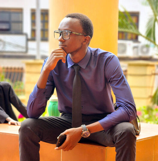 Gideon seated on a pillar holding chin